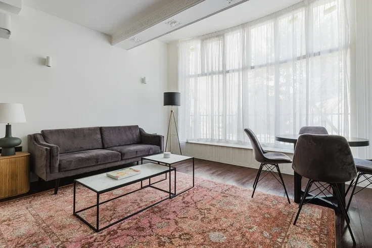 Flat Cleveland Street in Greater London