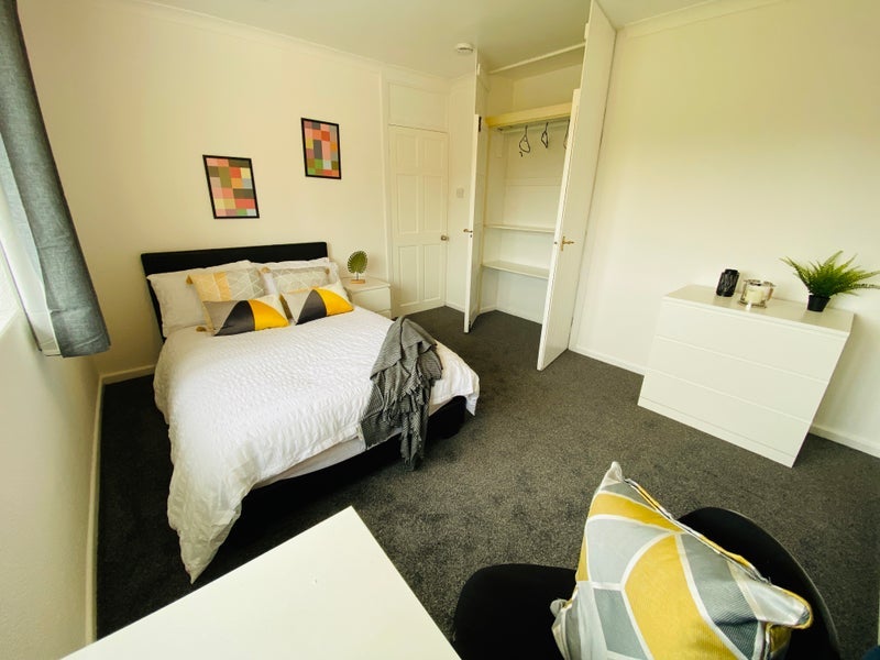Room Gerard Avenue in Coventry