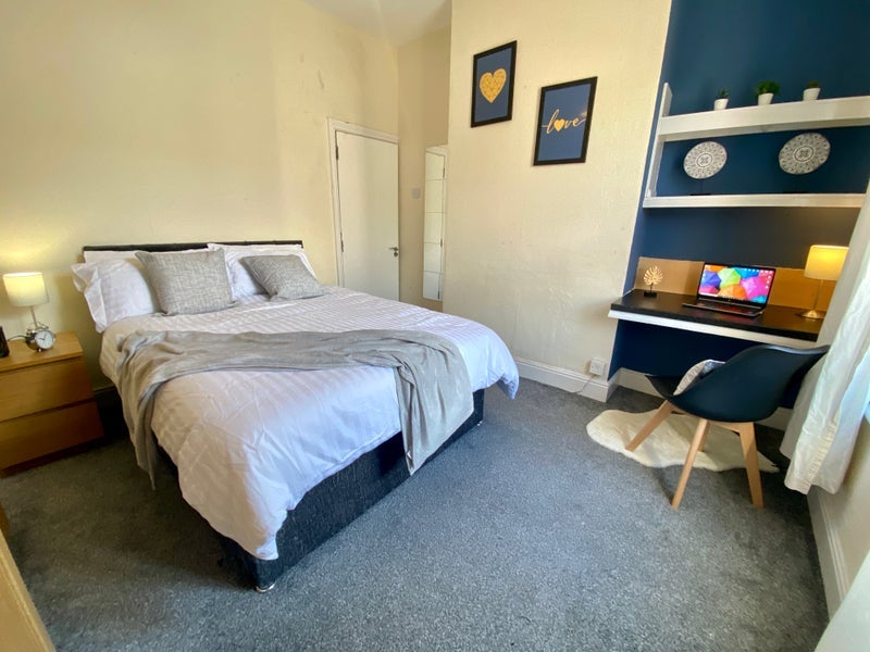 Room Gerard Avenue in Coventry