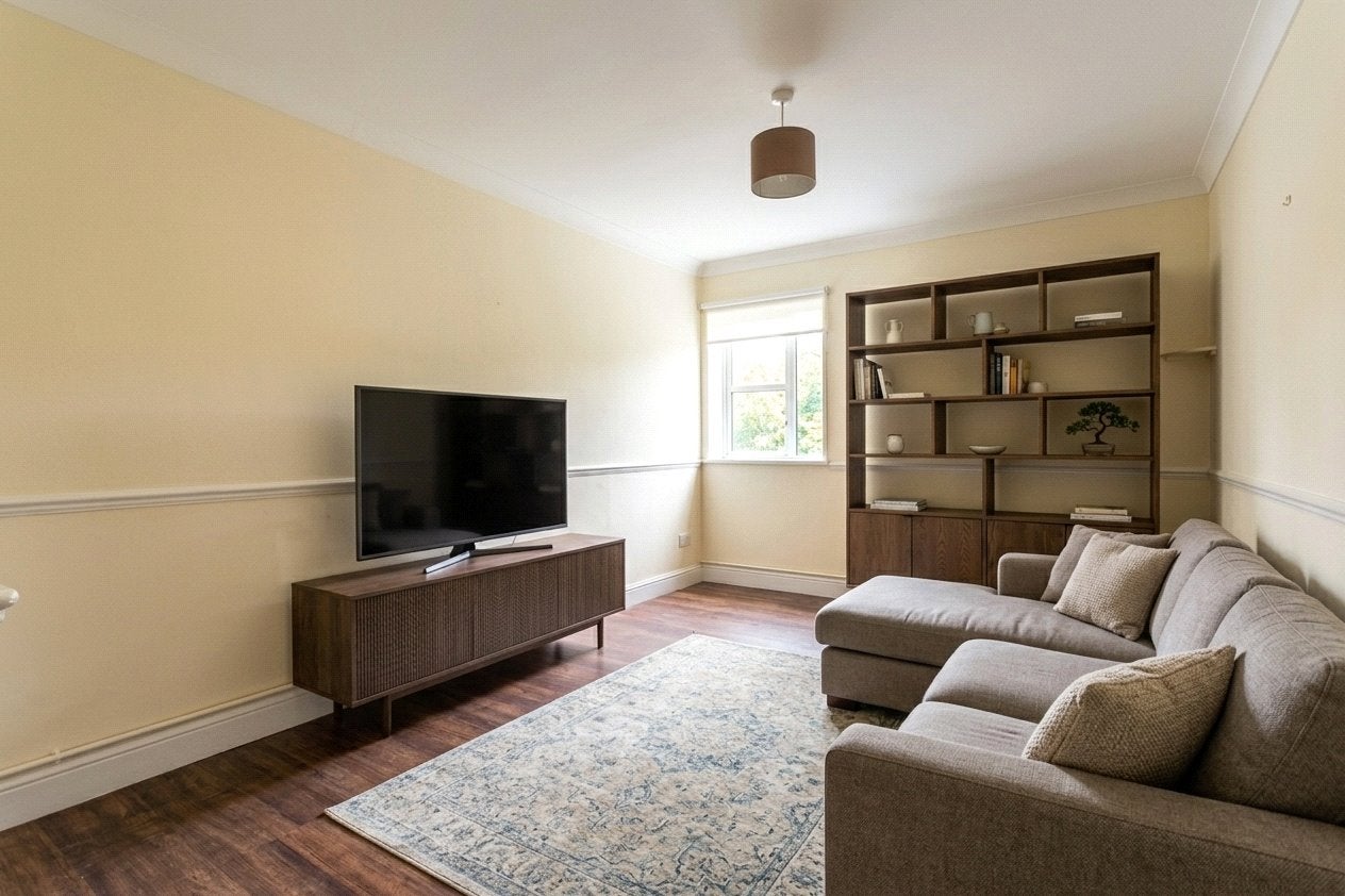 Flat Cambridge Heath Road in Greater London