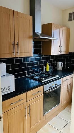Room Seymour Road in Greater London