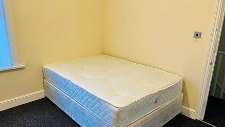 Room Seymour Road in Greater London