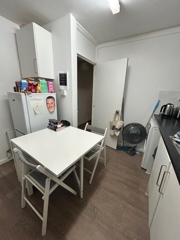 Room Ebbisham Drive in Greater London