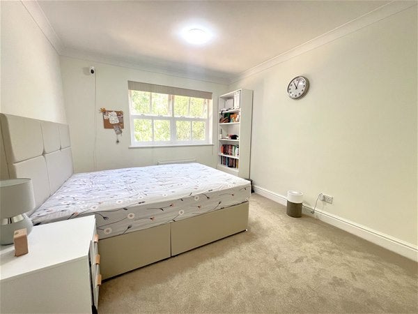 House Redwood Walk in Greater London