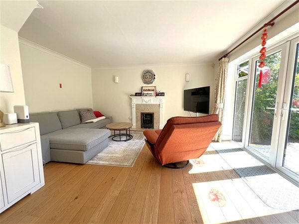House Redwood Walk in Greater London