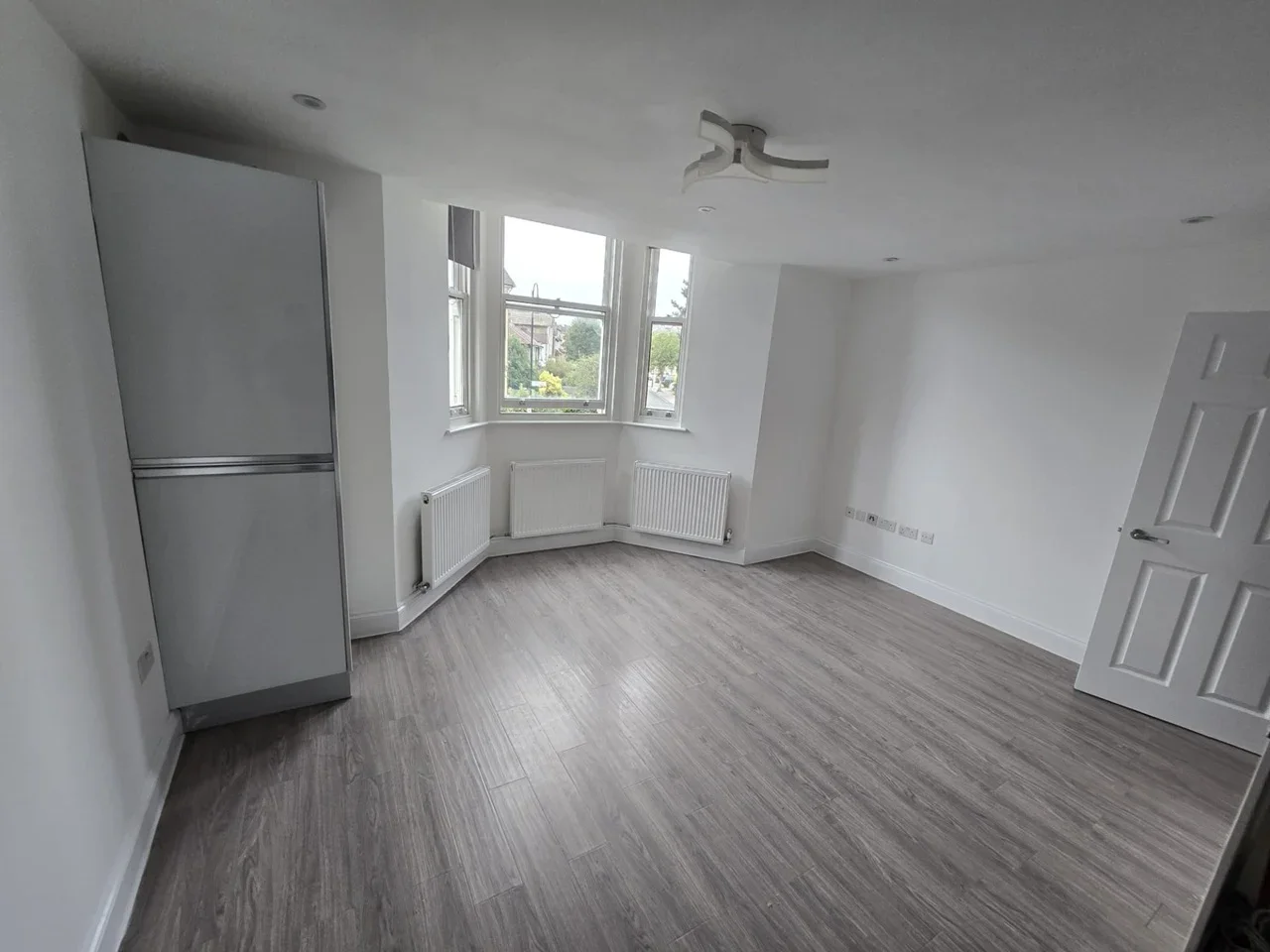 Flat Nicholson Road in Greater London
