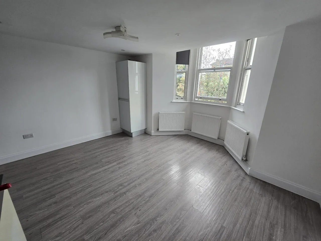 Flat Nicholson Road in Greater London