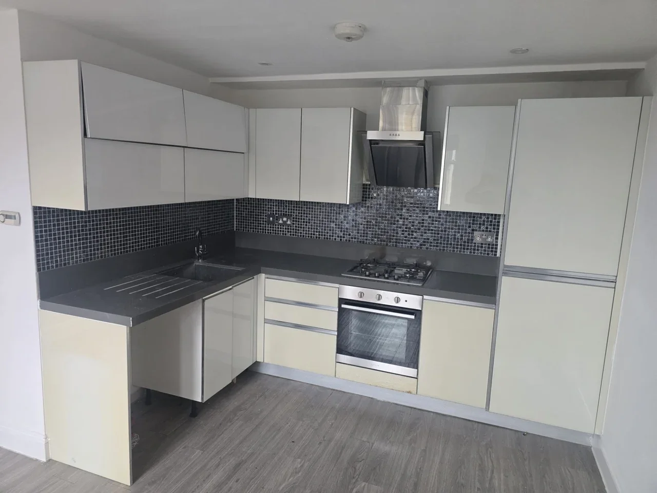 Flat Nicholson Road in Greater London