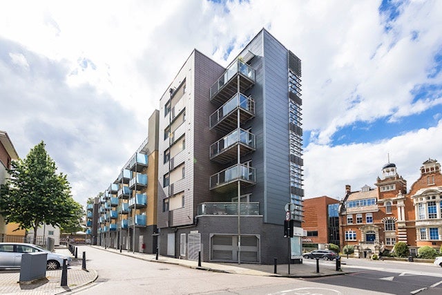 Flat Bow Road in Greater London