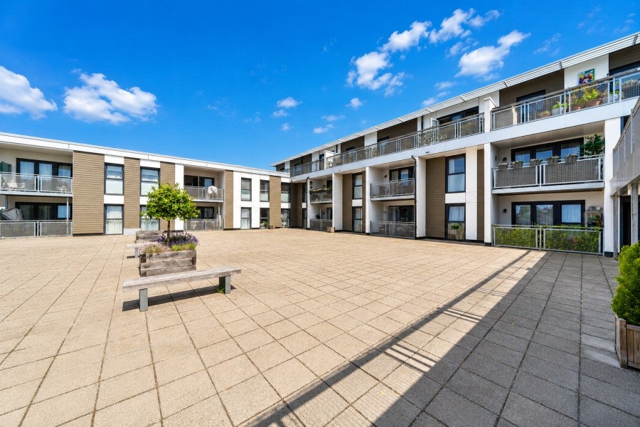 Flat Mole Road in Elmbridge