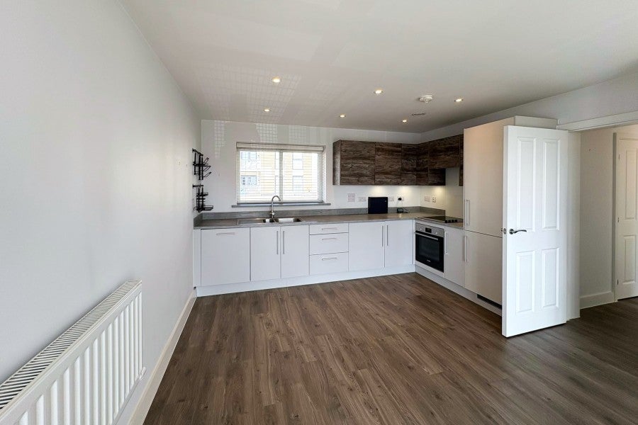 Flat Mole Road in Elmbridge