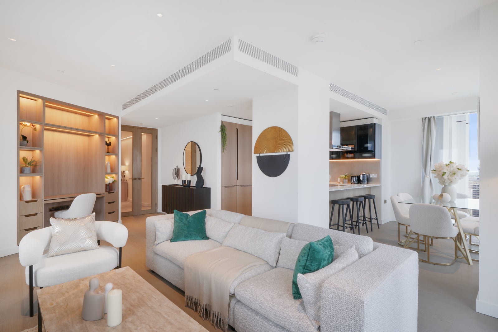 Flat Nine Elms Lane in Greater London