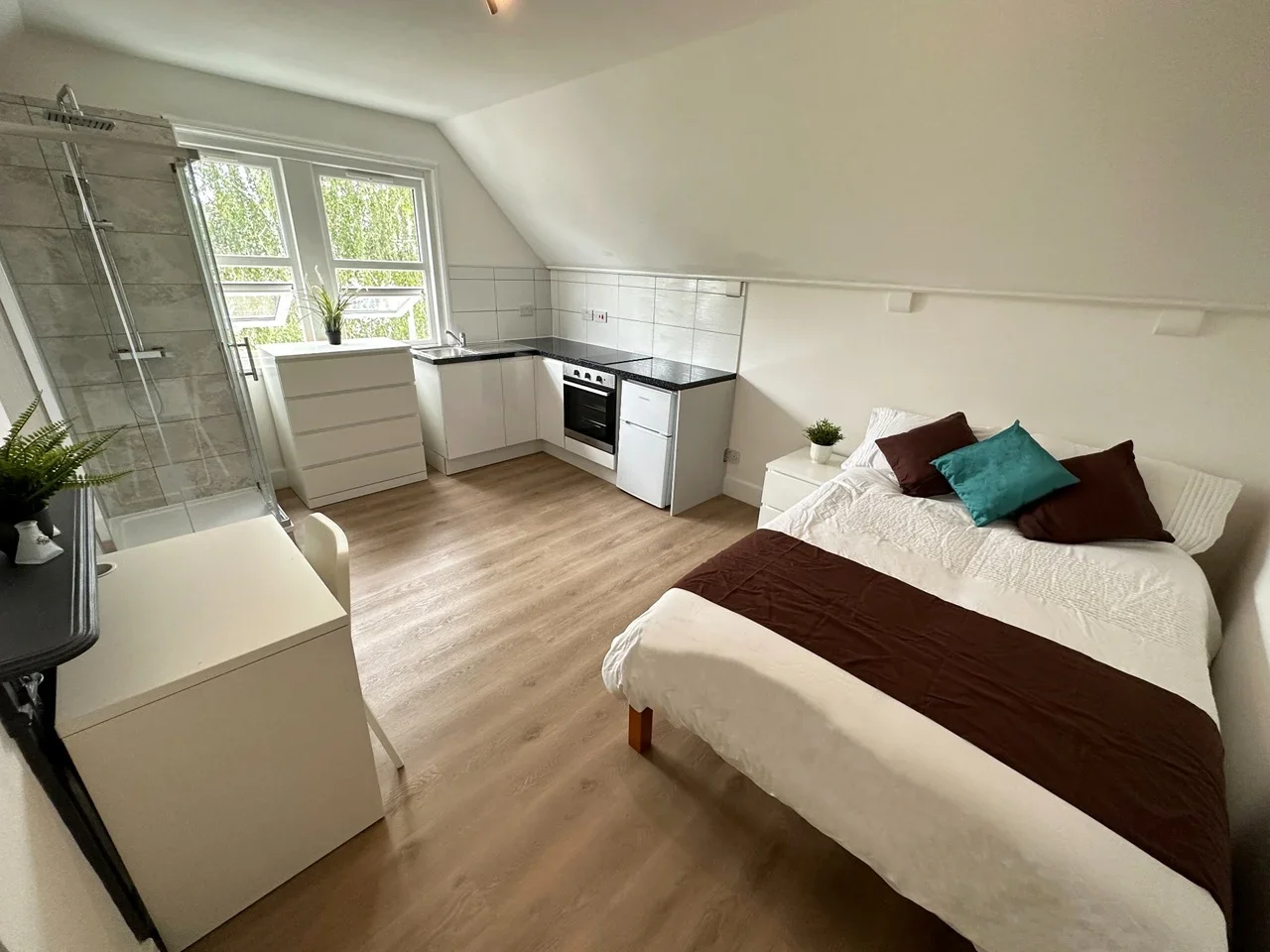 Room Beaufort Road in Greater London