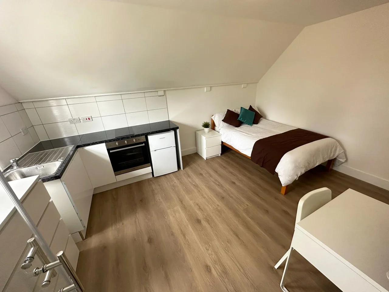 Room Beaufort Road in Greater London