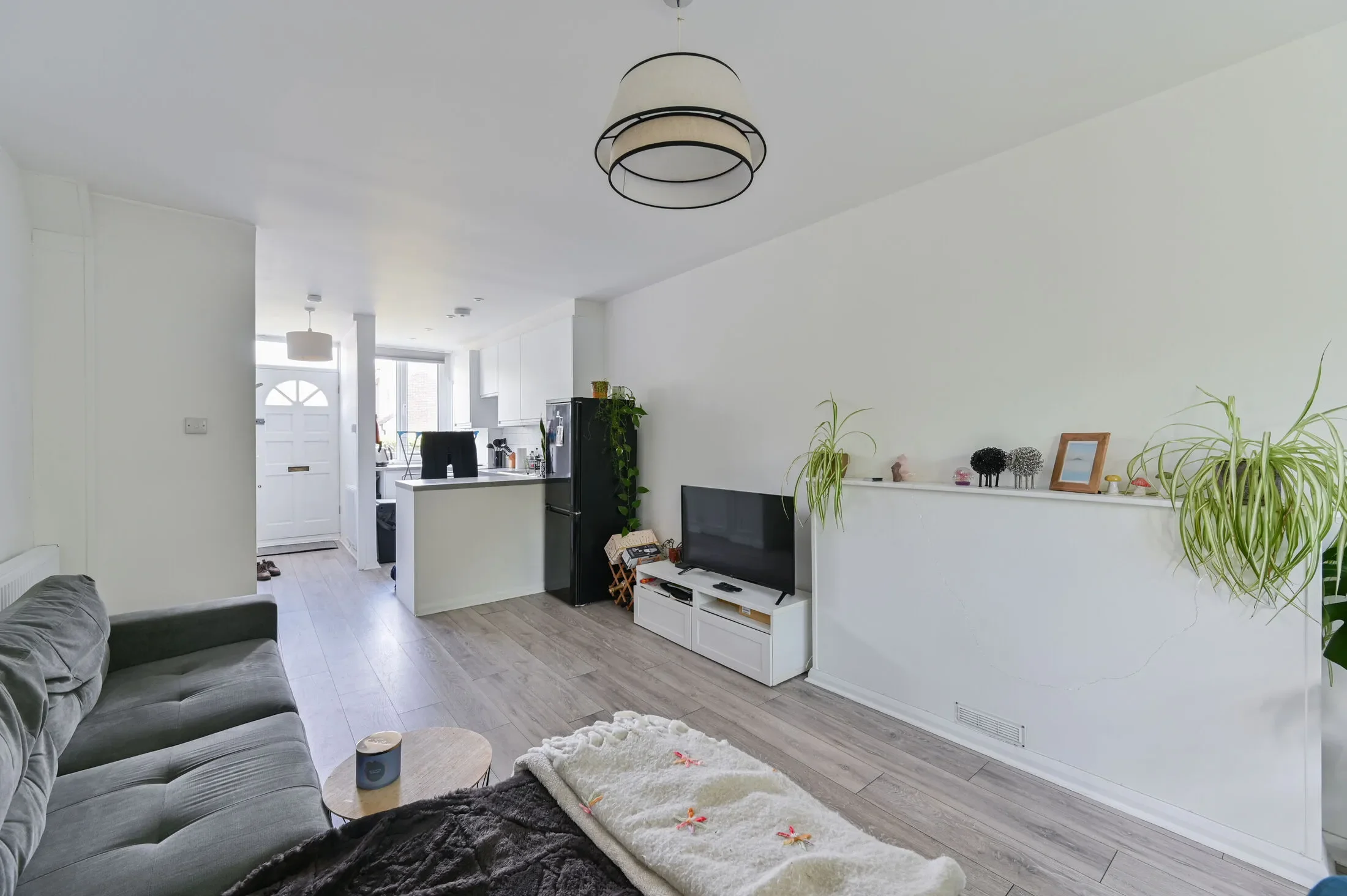 Flat Barringer Square in Greater London
