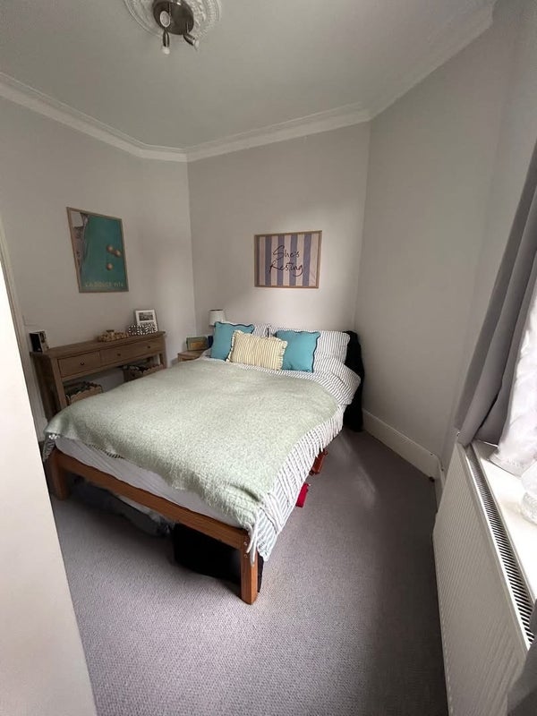 Flat Elmfield Road in Greater London