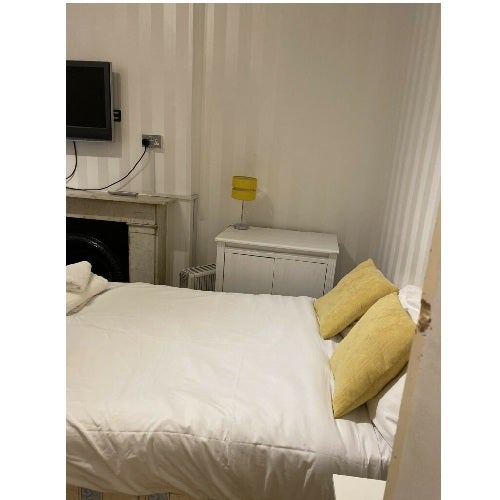 Flat Stanwick Road in Greater London