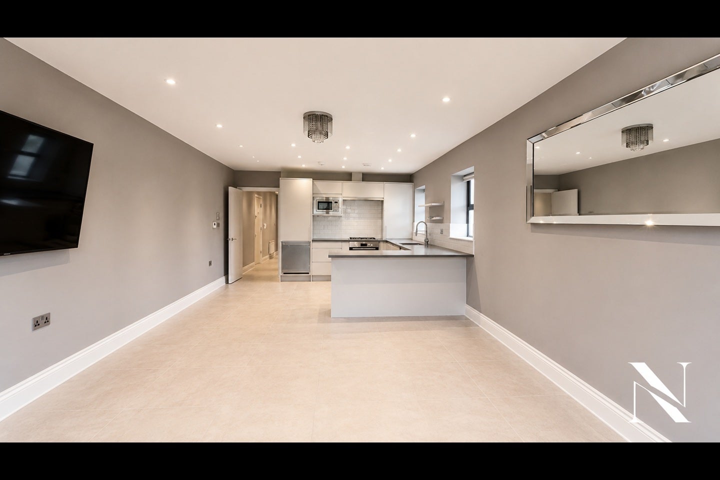 Flat Grovelands Road in Greater London