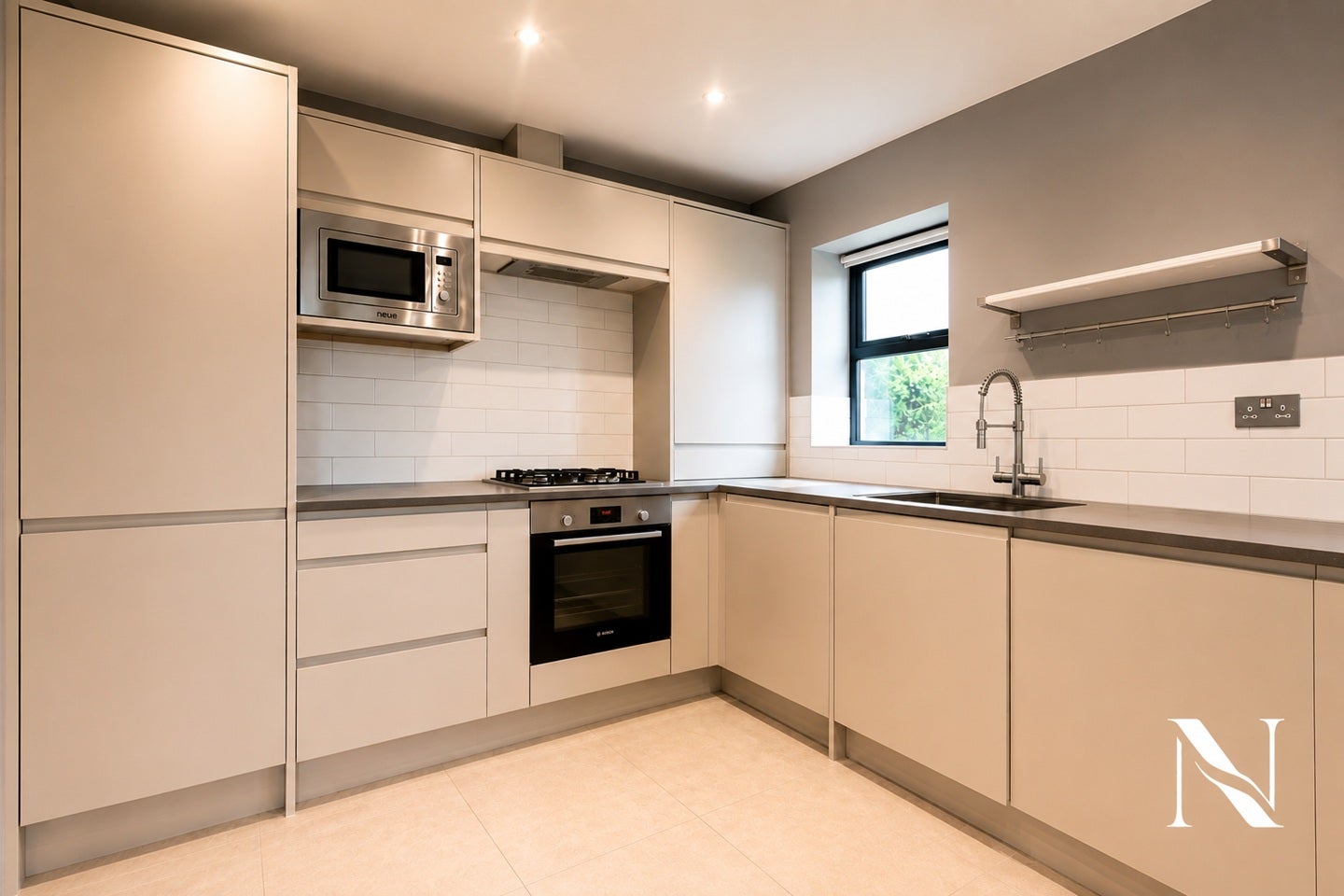 Flat Grovelands Road in Greater London