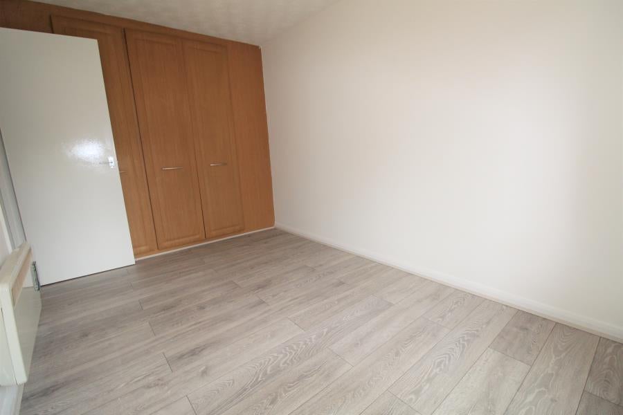 Flat De Mandeville Court in Greater London