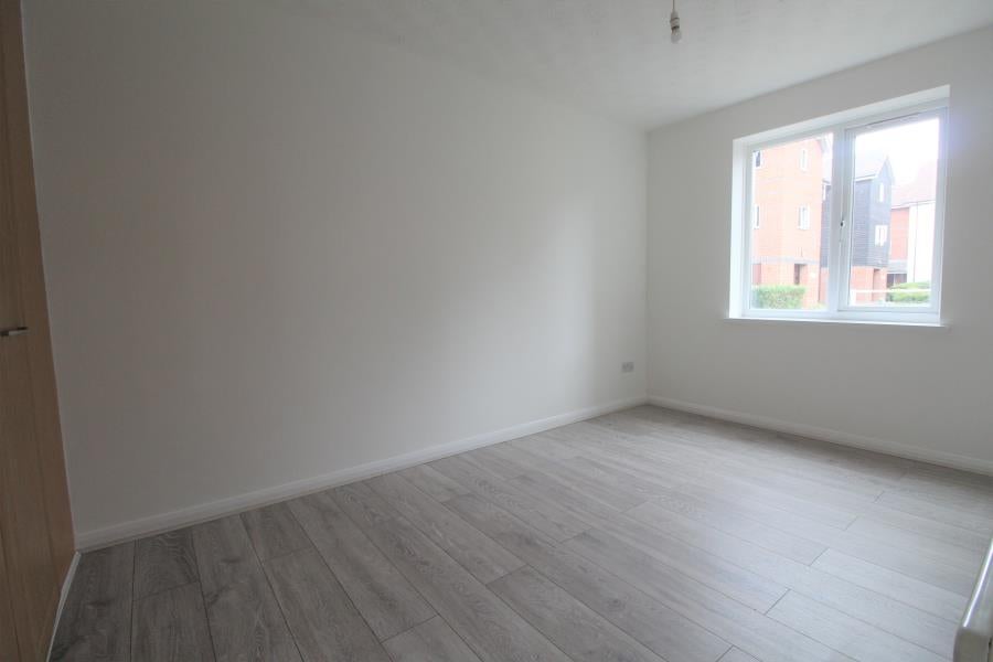 Flat De Mandeville Court in Greater London