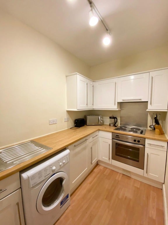Flat Dalry Road in City of Edinburgh