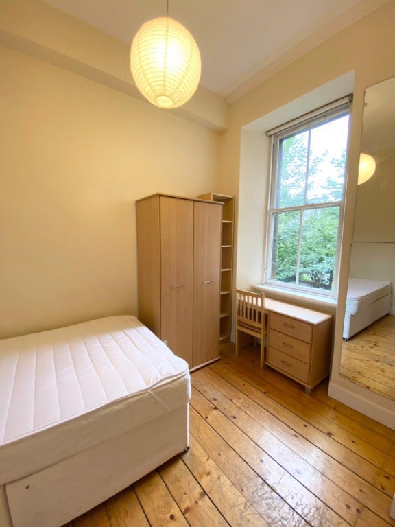 Flat Dalry Road in City of Edinburgh