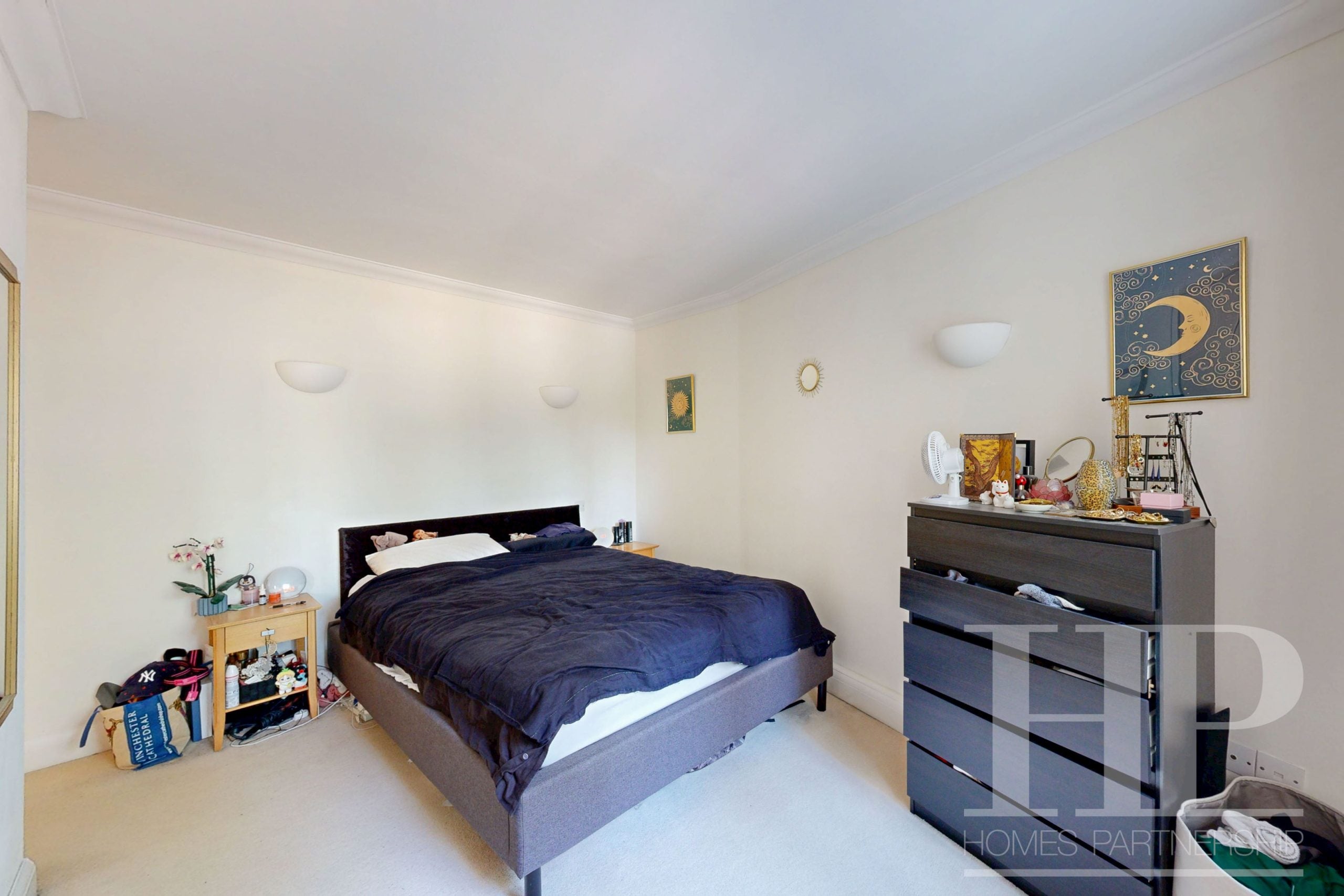 Flat Turners Hill Road in Crawley