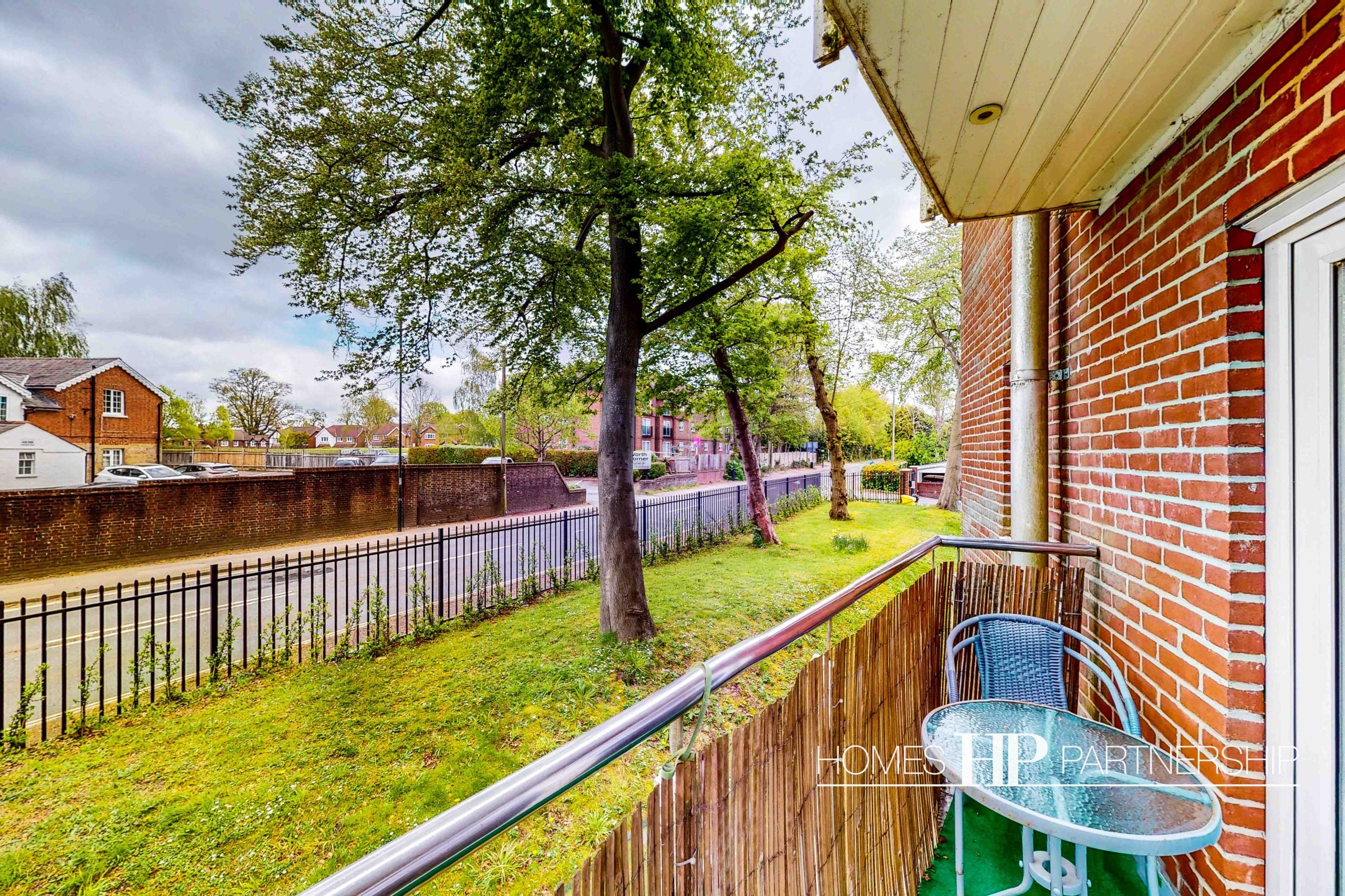 Flat Turners Hill Road in Crawley