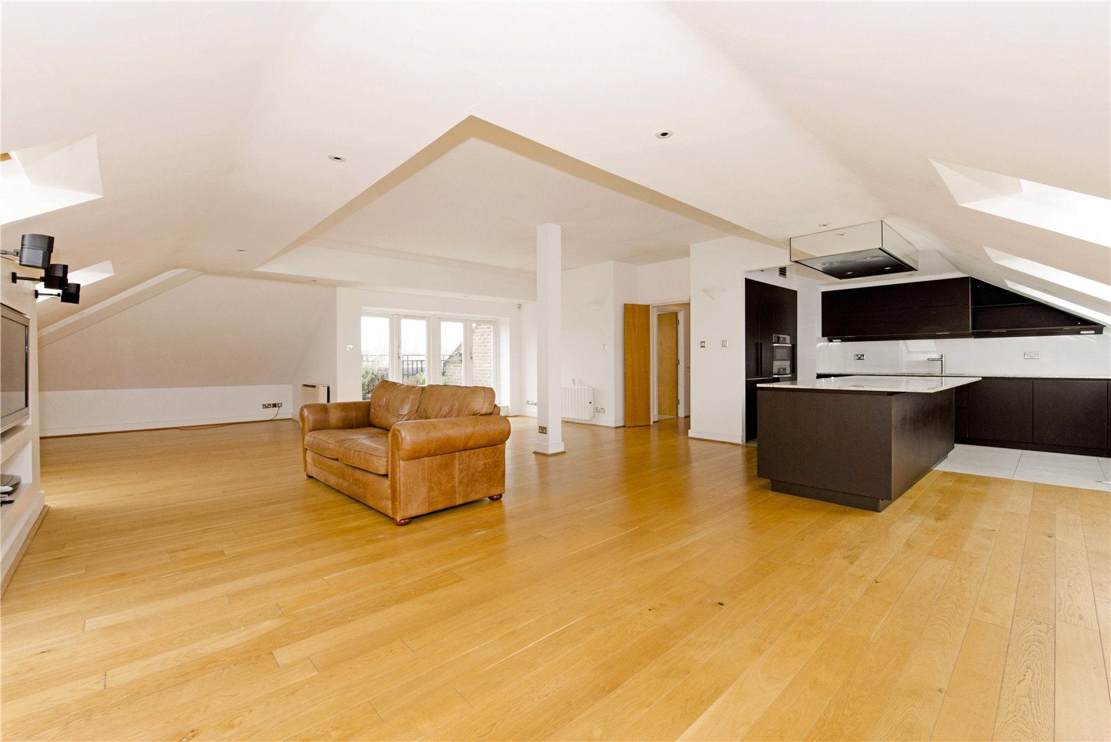 Flat Whitehall Place in City of Westminster
