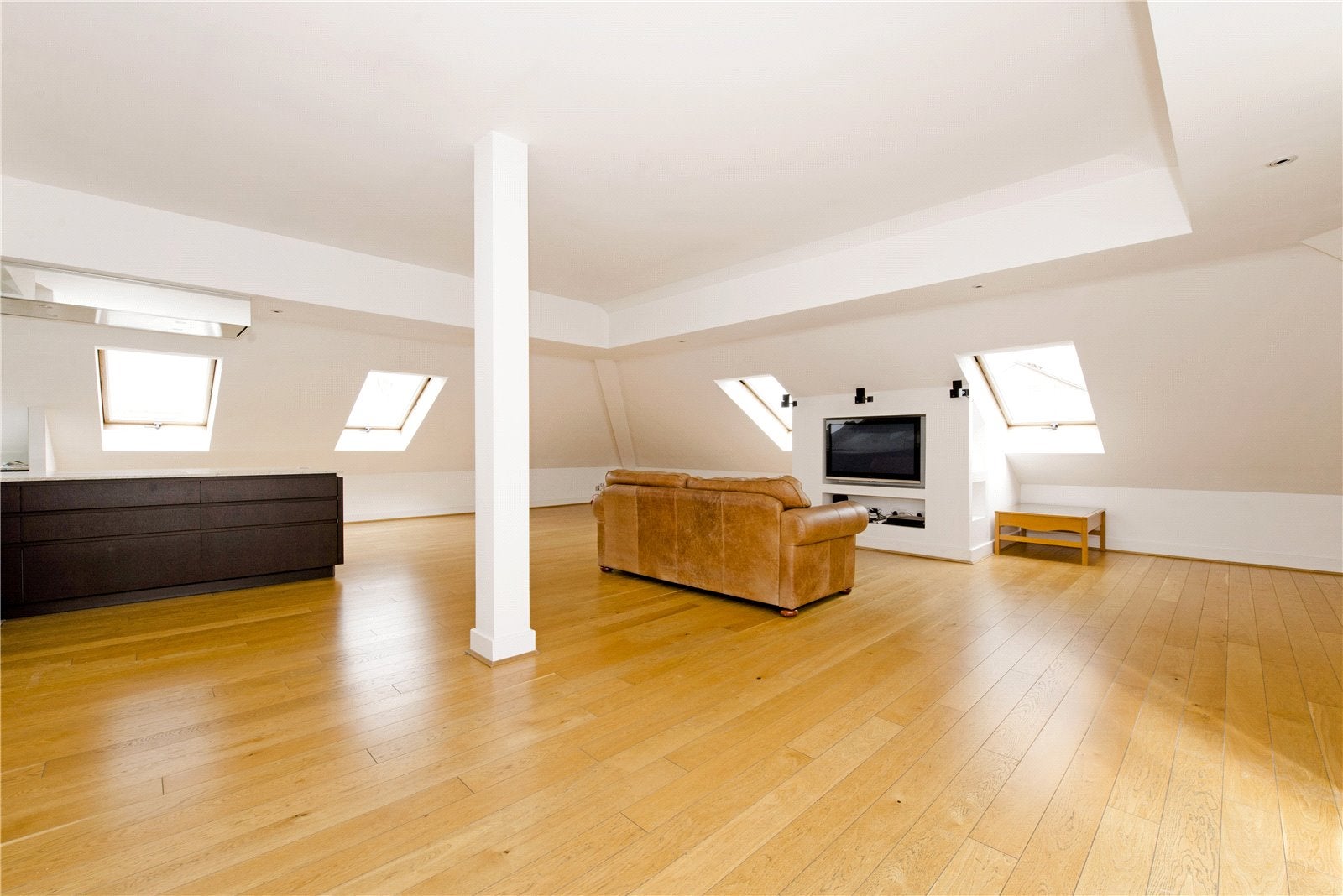 Flat Whitehall Place in City of Westminster
