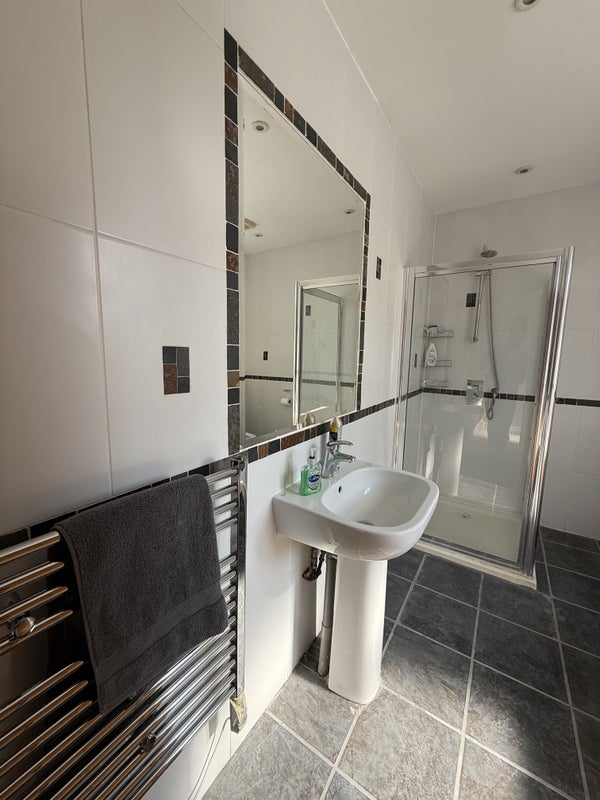 Room Brookmead Avenue in Greater London
