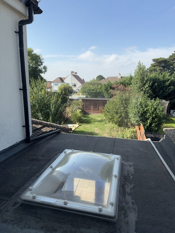 Room Brookmead Avenue in Greater London