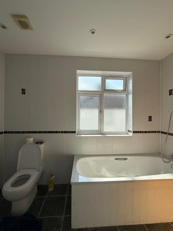 Room Brookmead Avenue in Greater London