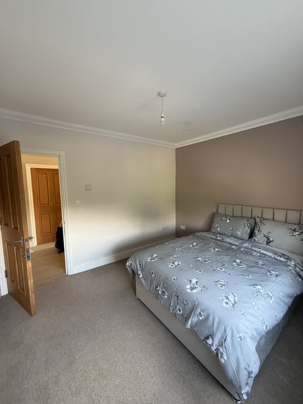 Room Brookmead Avenue in Greater London