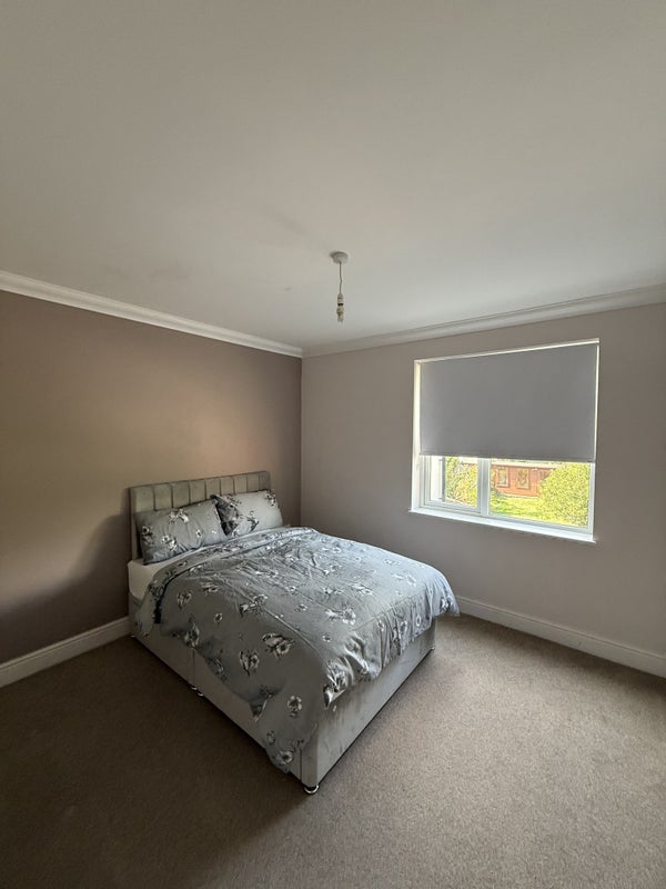 Room Brookmead Avenue in Greater London