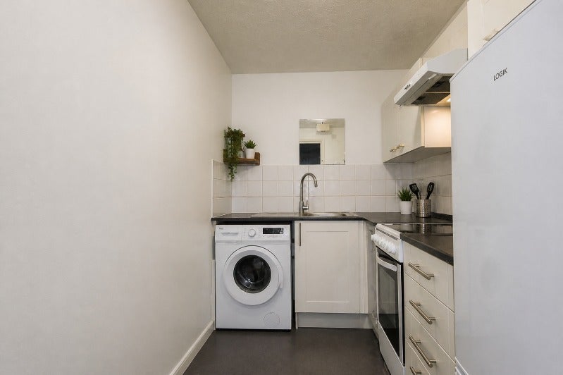 Flat Elmore Close in Greater London