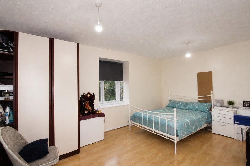 Flat Elmore Close in Greater London