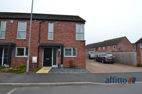 House Rowan Tree Drive in Wolverhampton
