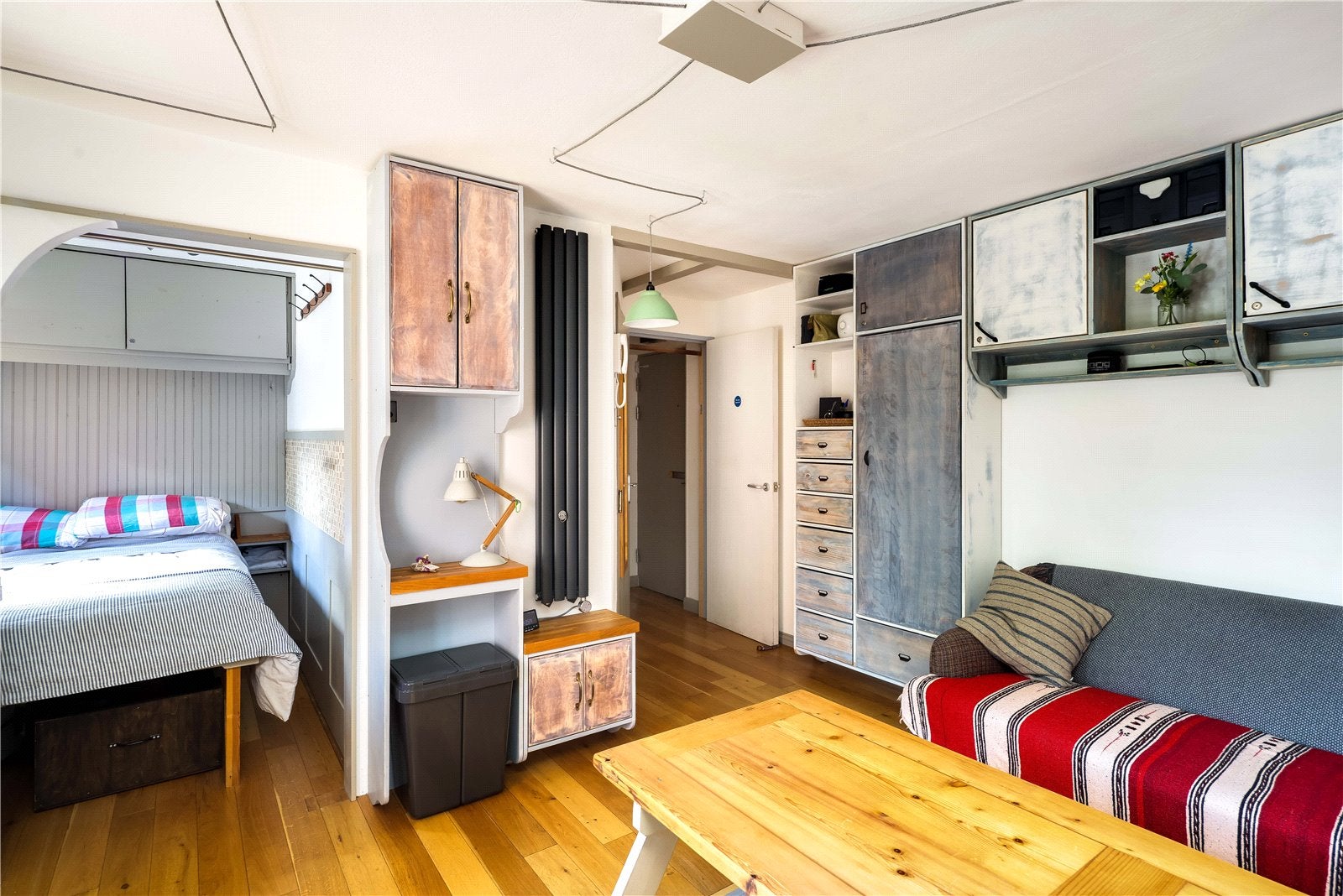 Flat Coopers Close in Greater London