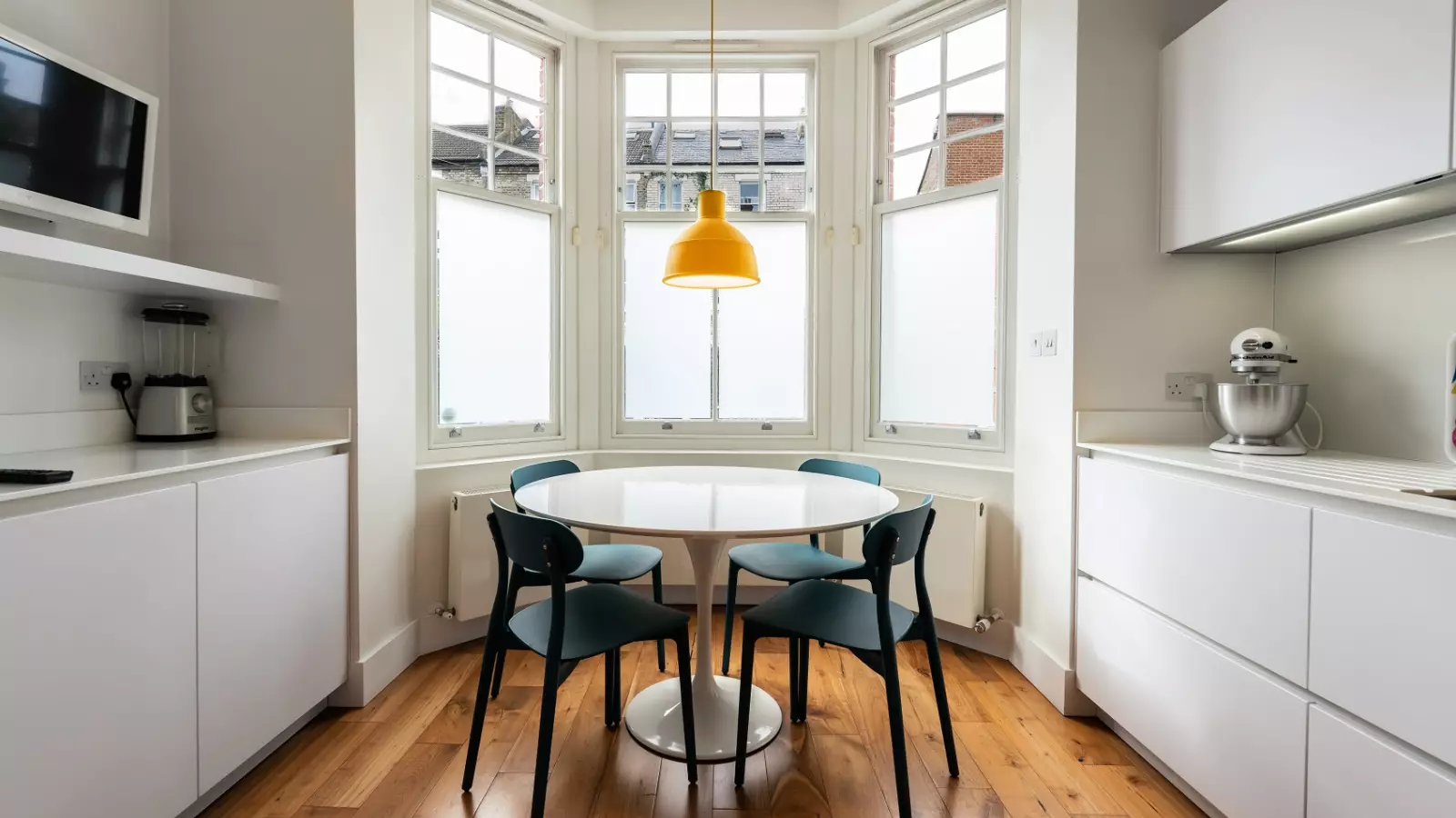 Flat Leathwaite Road in Greater London