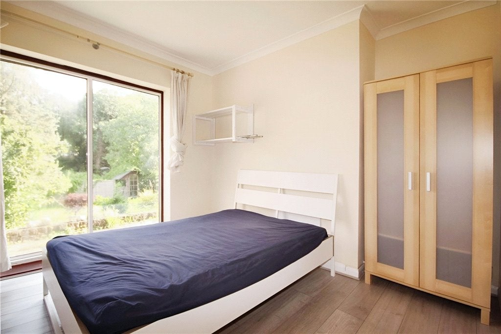 Flat Southway in Guildford