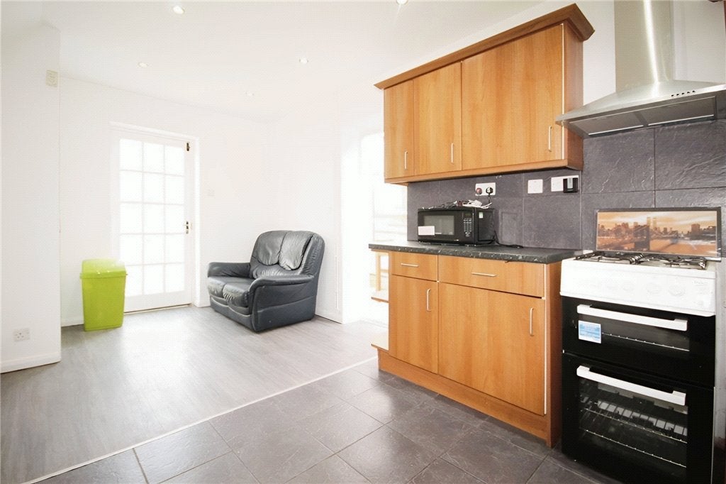 Flat Southway in Guildford