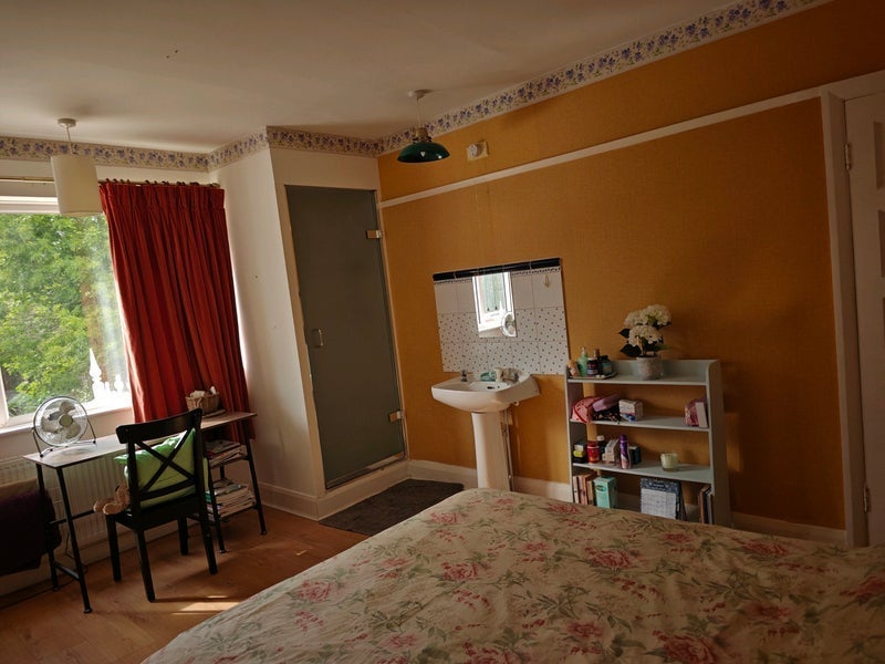 Room Beverley Avenue in Greater London