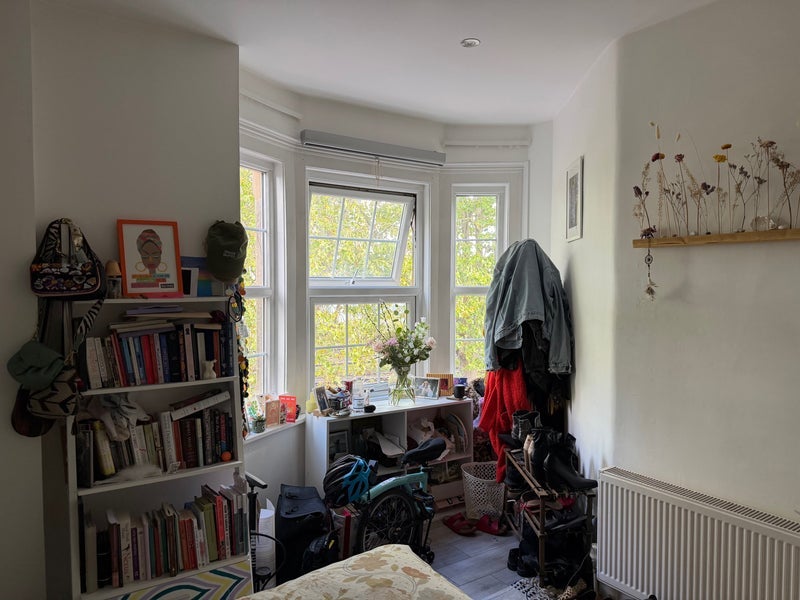 Room Tottenham Lane in Greater London