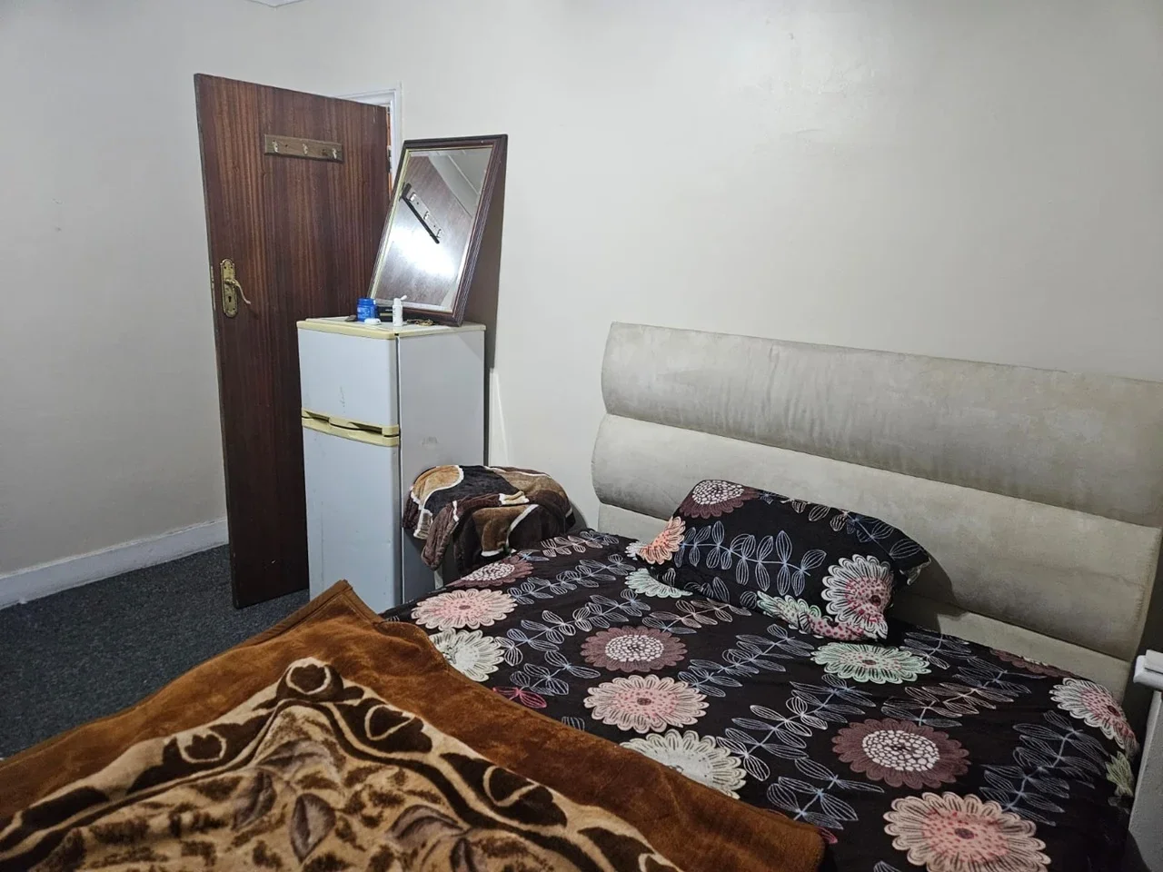 Room Hounslow Road in Greater London