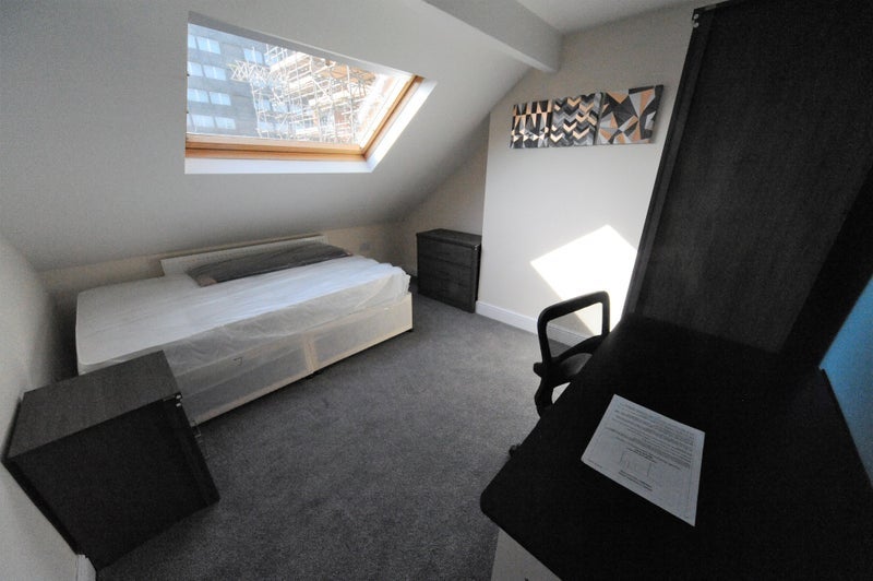 Room Albert Road in Middlesbrough