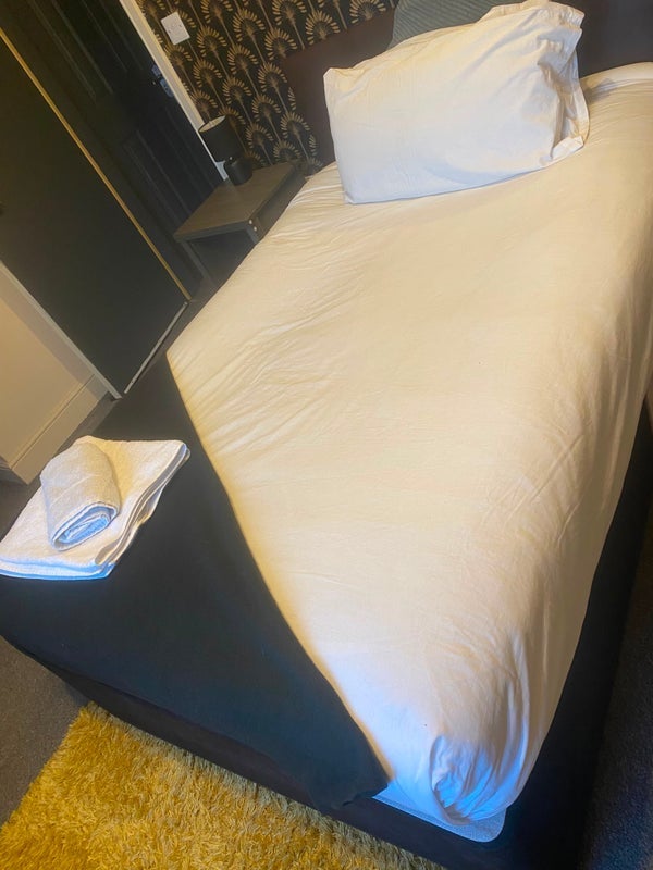Room Albert Road in Middlesbrough