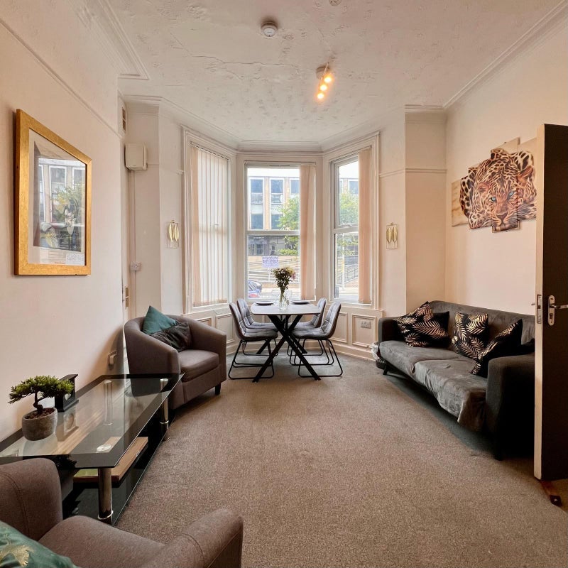 Room Albert Road in Middlesbrough