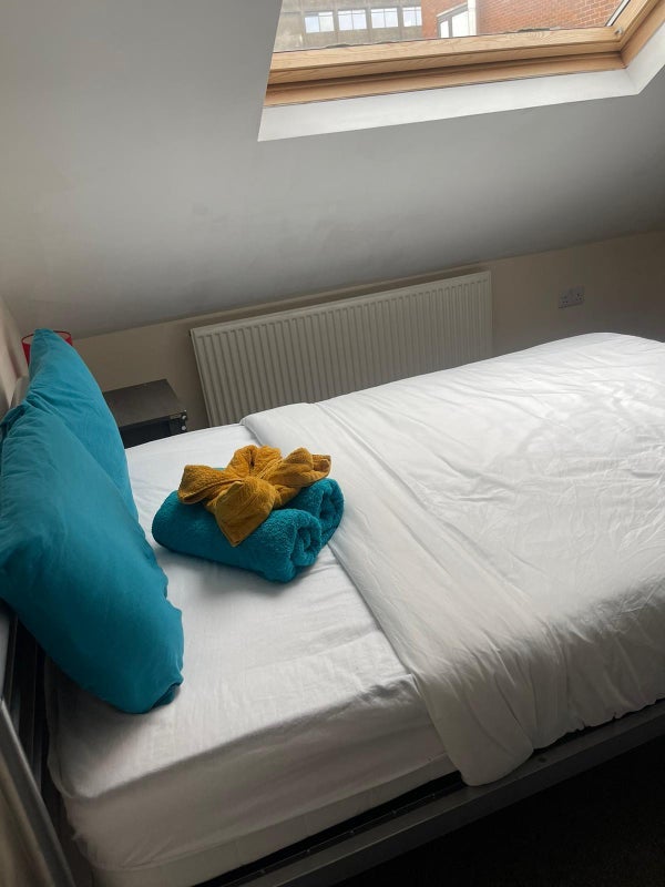 Room Albert Road in Middlesbrough